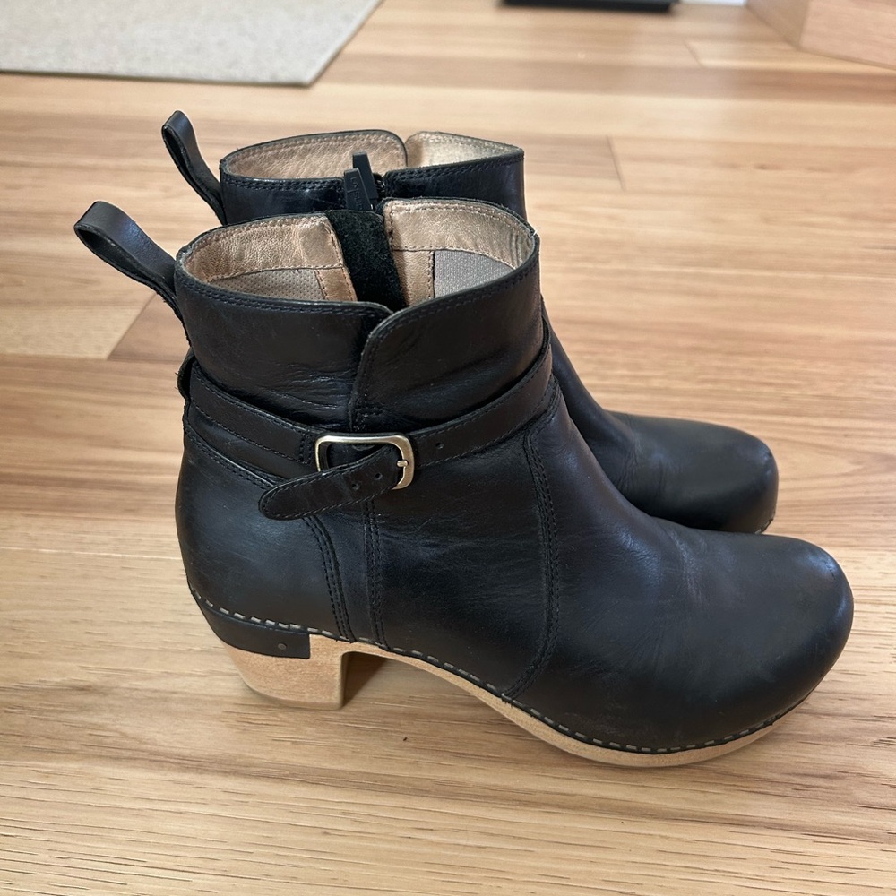 Black Dansko Leather Ankle Boots, size 40